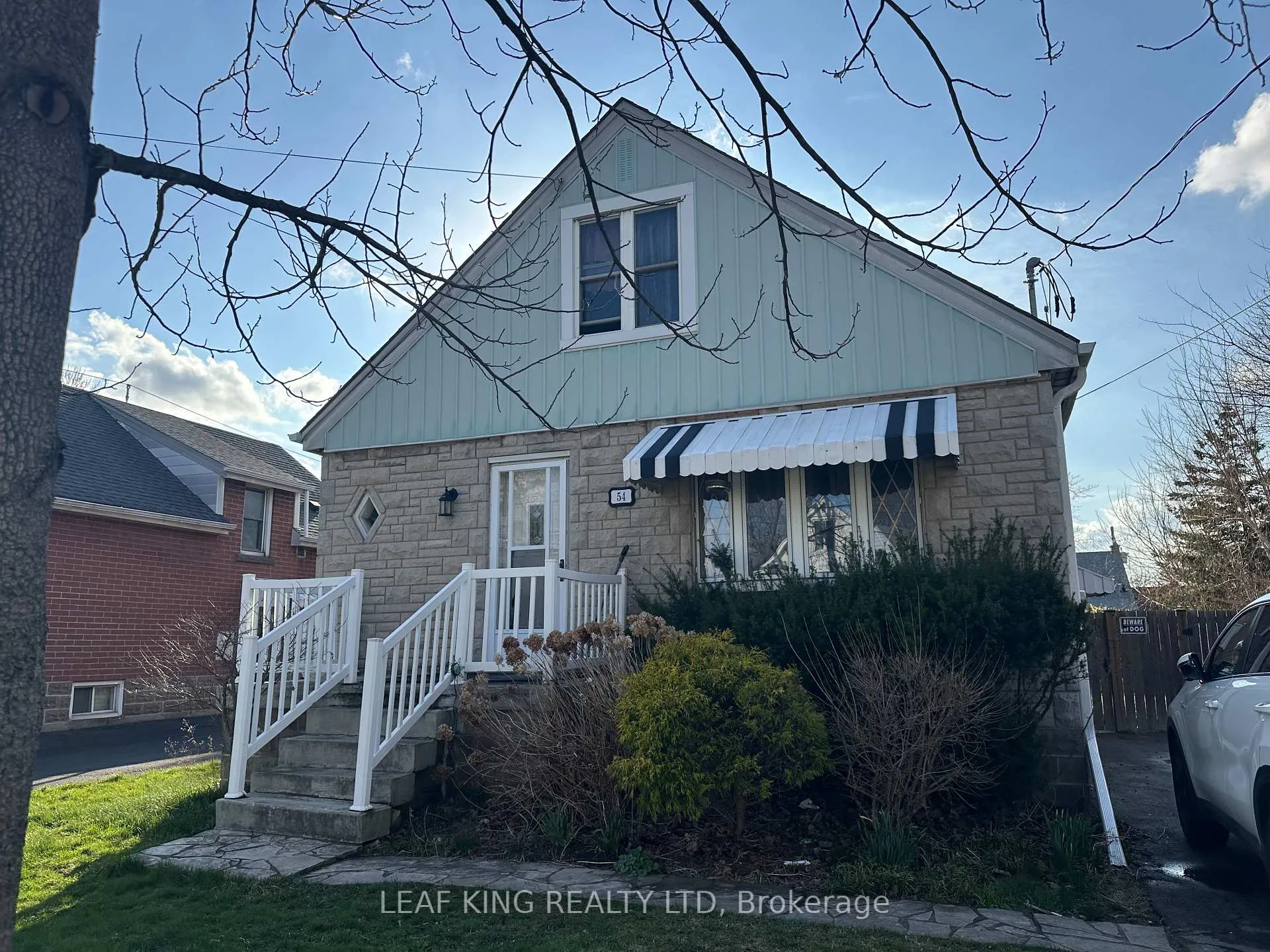 Photo 2 of 54 West 1st Street, Hamilton, Bonnington — HOMEH