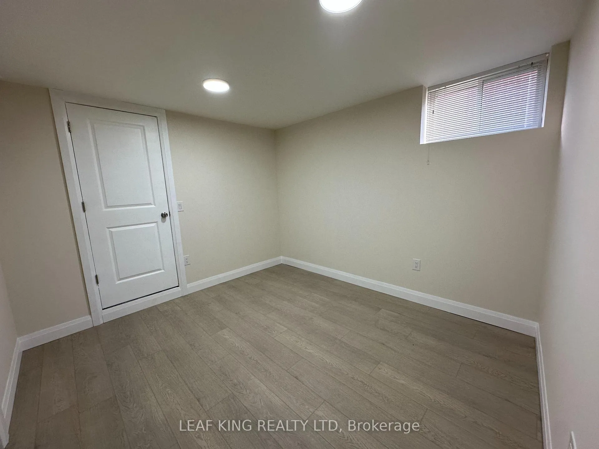 Photo 5 of 54 West 1st Street, Hamilton, Bonnington — HOMEH