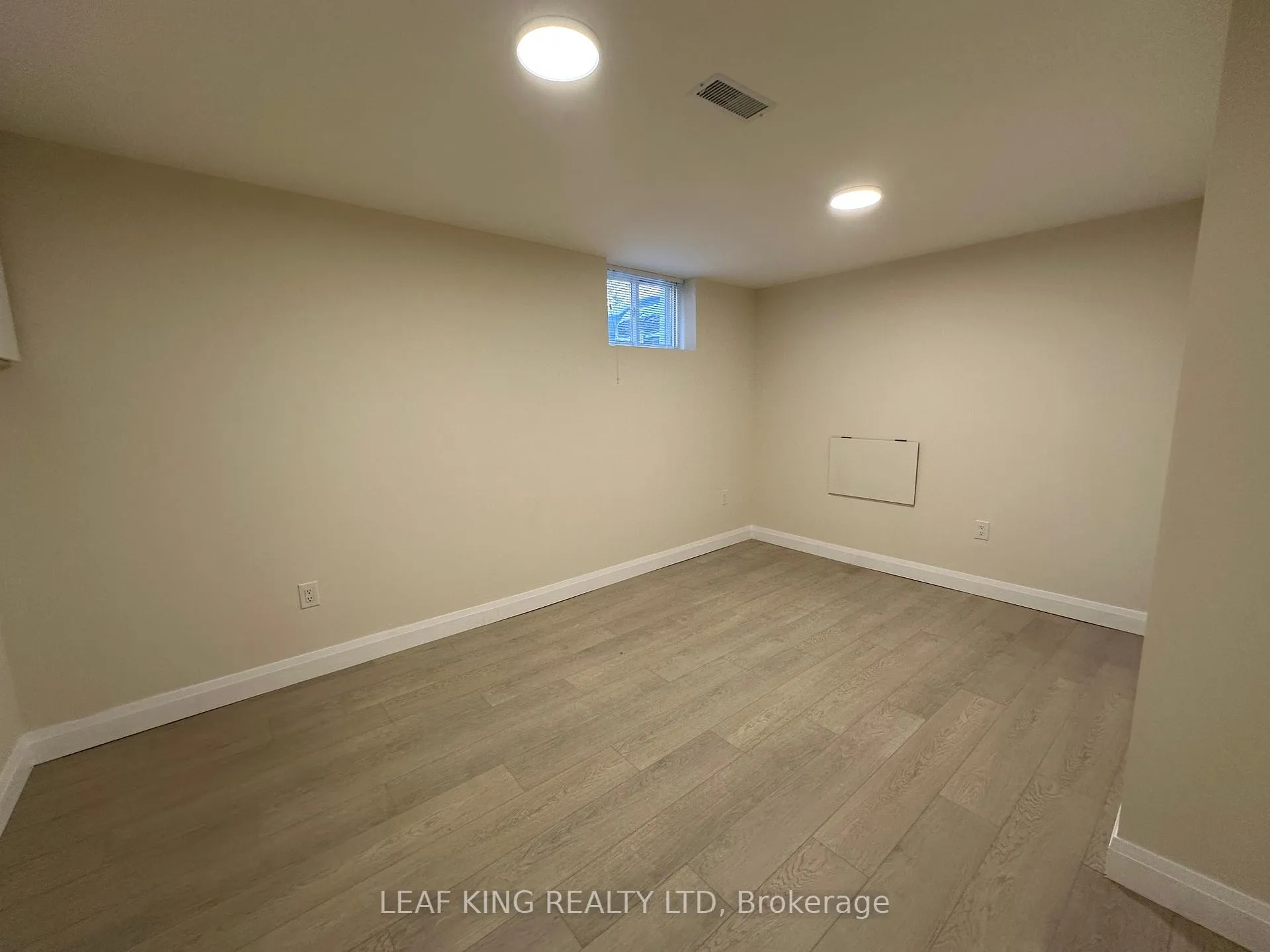 Photo 6 of 54 West 1st Street, Hamilton, Bonnington — HOMEH