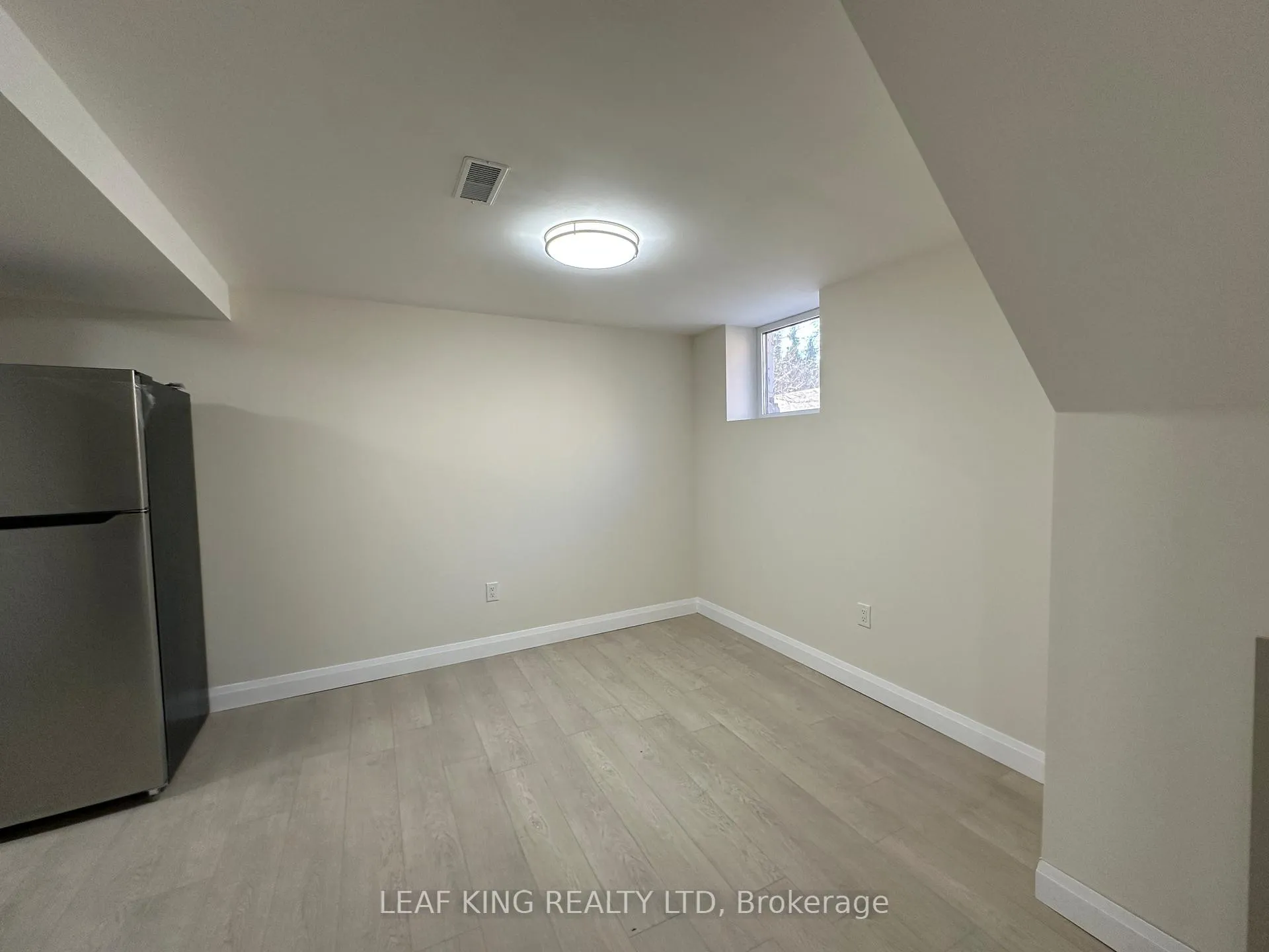 Photo 19 of 54 West 1st Street, Hamilton, Bonnington — HOMEH