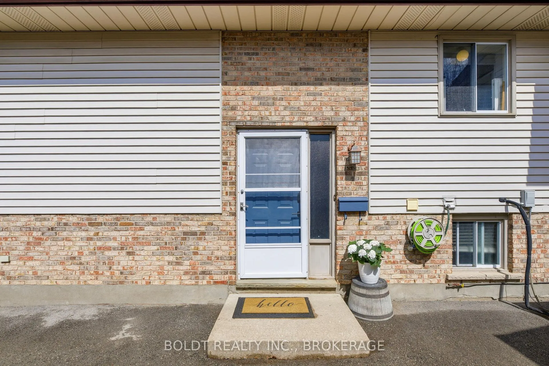 Photo 7 of 107 Chapel Hill Crescent, Welland, N. Welland — HOMEH