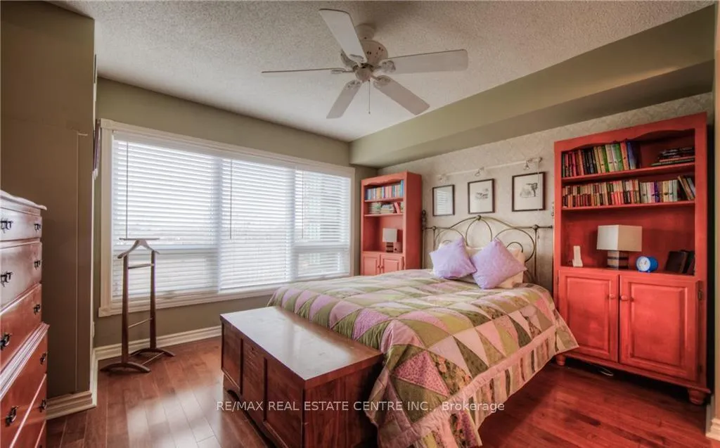 Photo 11 of Unit 808, 237 King Street W, Cambridge — HOMEH