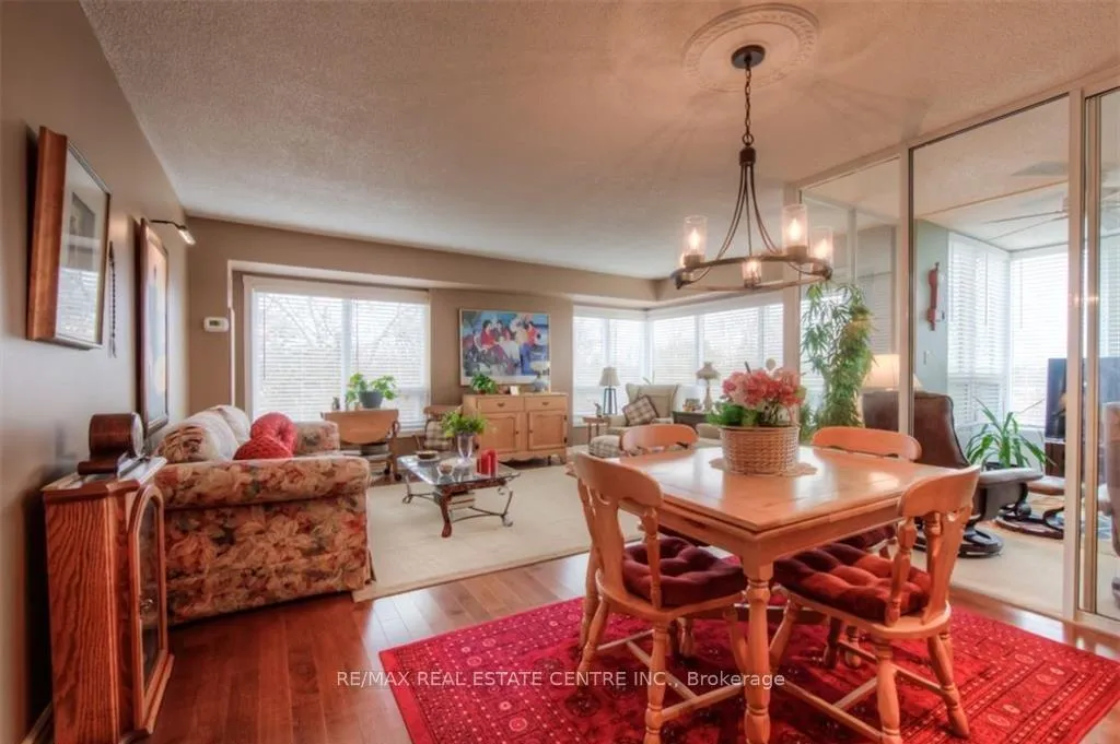 Photo 12 of Unit 808, 237 King Street W, Cambridge — HOMEH