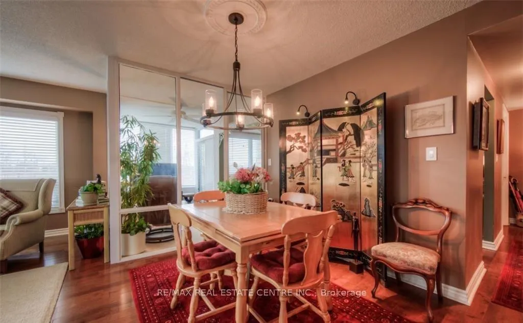 Photo 13 of Unit 808, 237 King Street W, Cambridge — HOMEH
