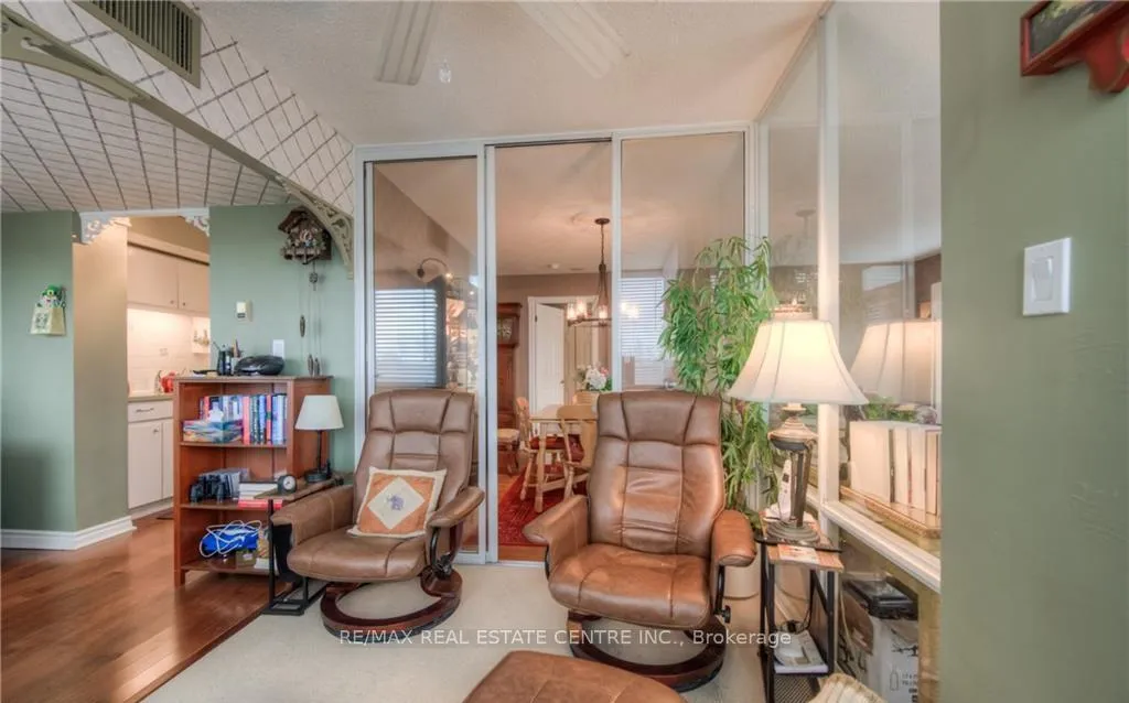 Photo 20 of Unit 808, 237 King Street W, Cambridge — HOMEH