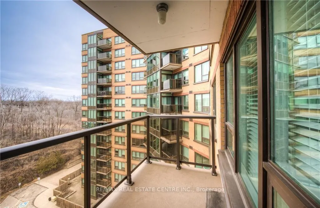 Photo 25 of Unit 808, 237 King Street W, Cambridge — HOMEH