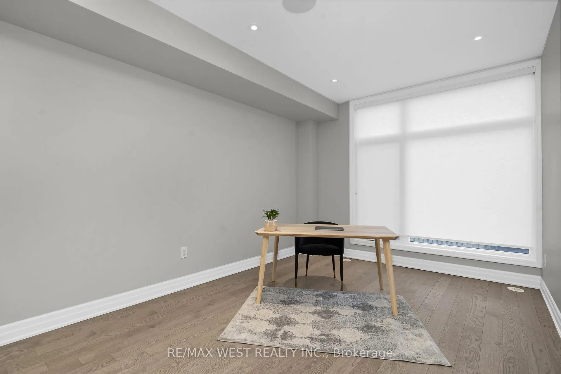Photo 4 of 8208 Pine Valley Drive, Vaughan, East Woodbridge — HOMEH
