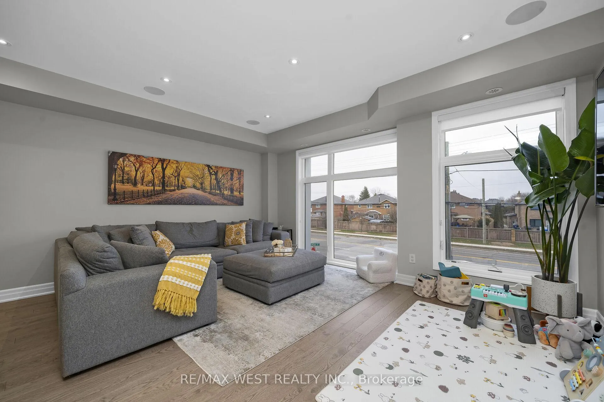 Photo 6 of 8208 Pine Valley Drive, Vaughan, East Woodbridge — HOMEH