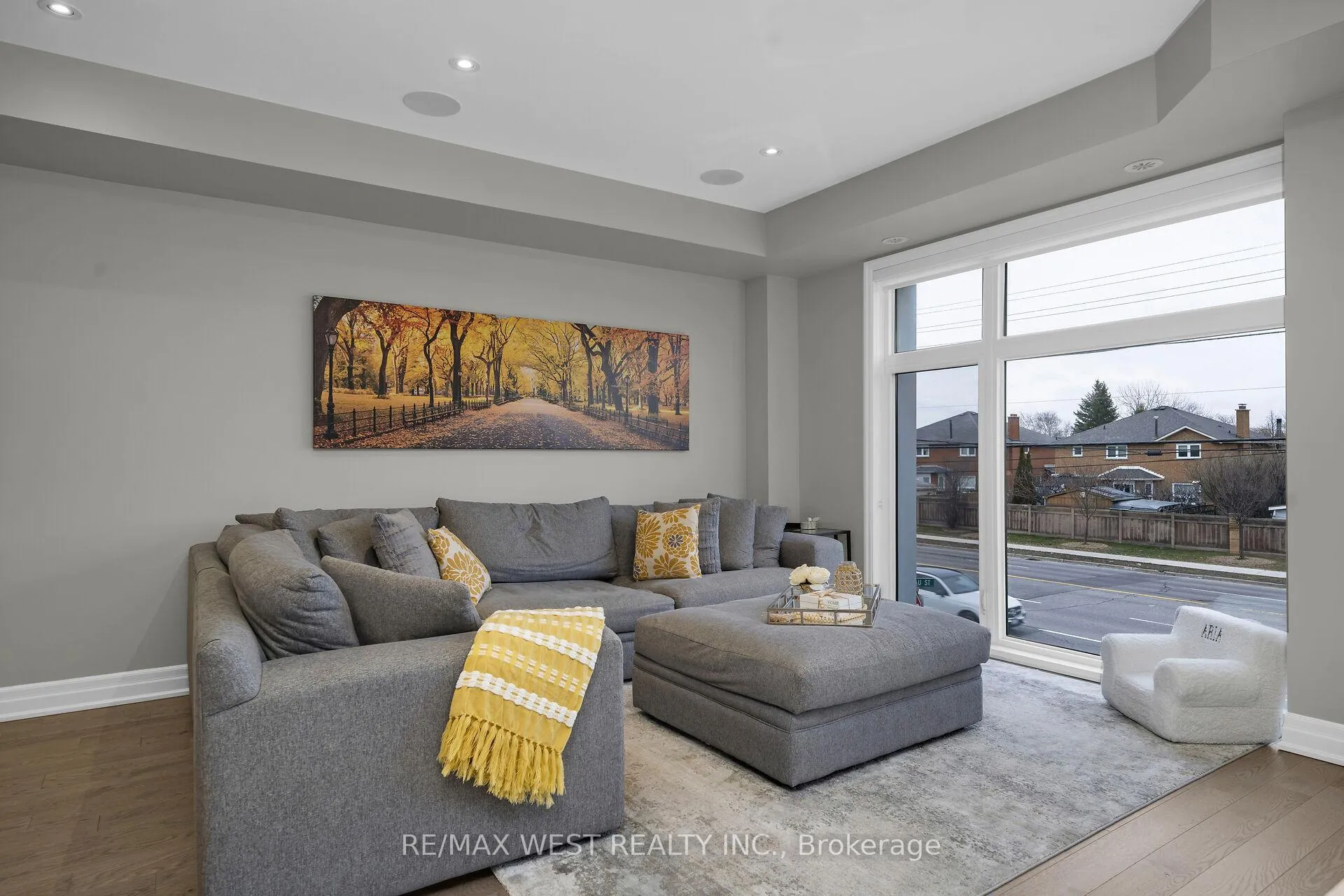 Photo 7 of 8208 Pine Valley Drive, Vaughan, East Woodbridge — HOMEH