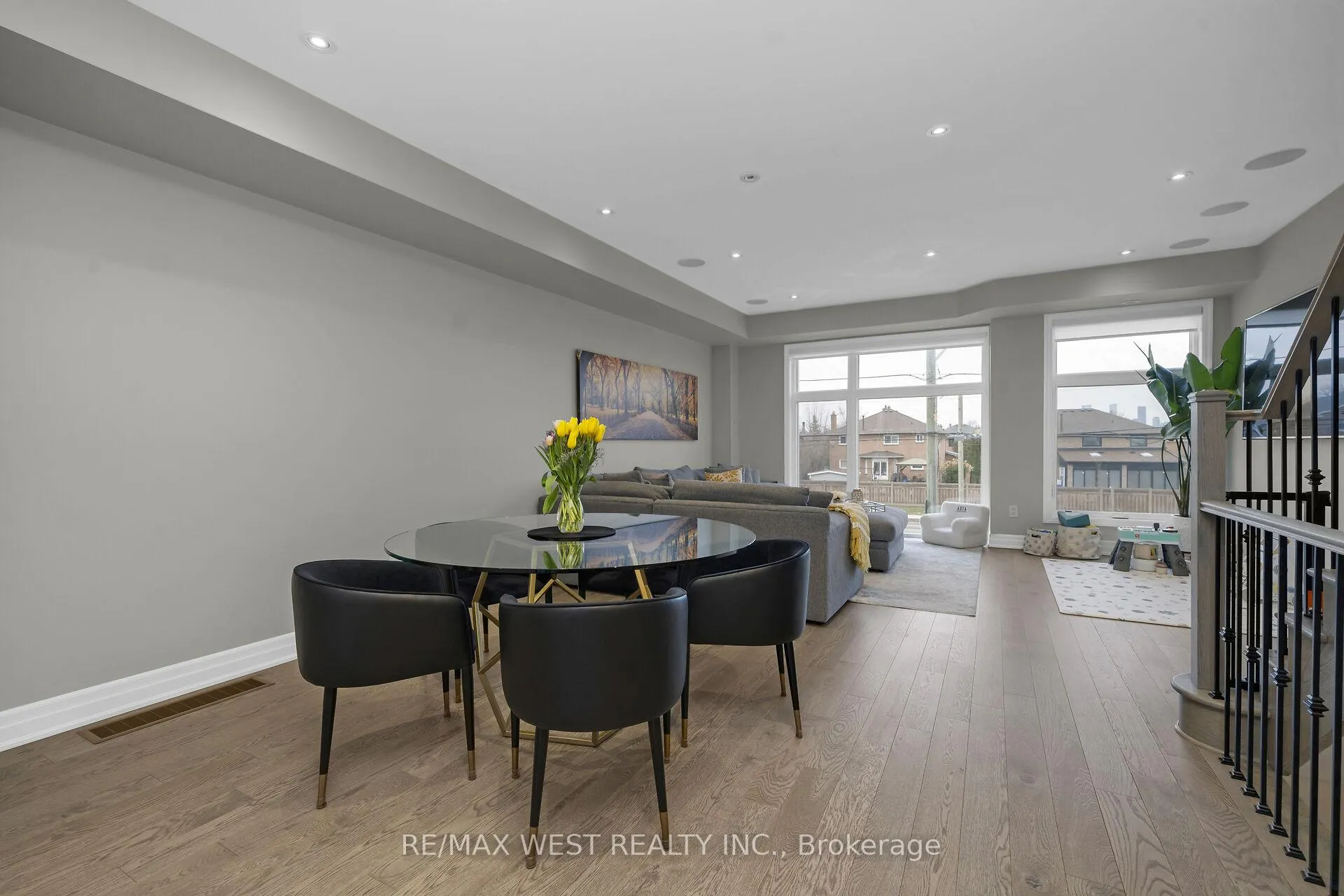 Photo 10 of 8208 Pine Valley Drive, Vaughan, East Woodbridge — HOMEH