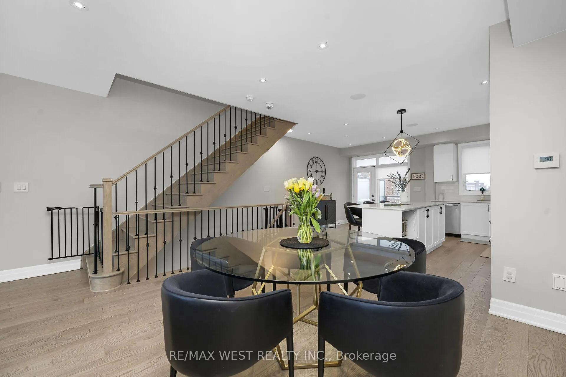 Photo 12 of 8208 Pine Valley Drive, Vaughan, East Woodbridge — HOMEH