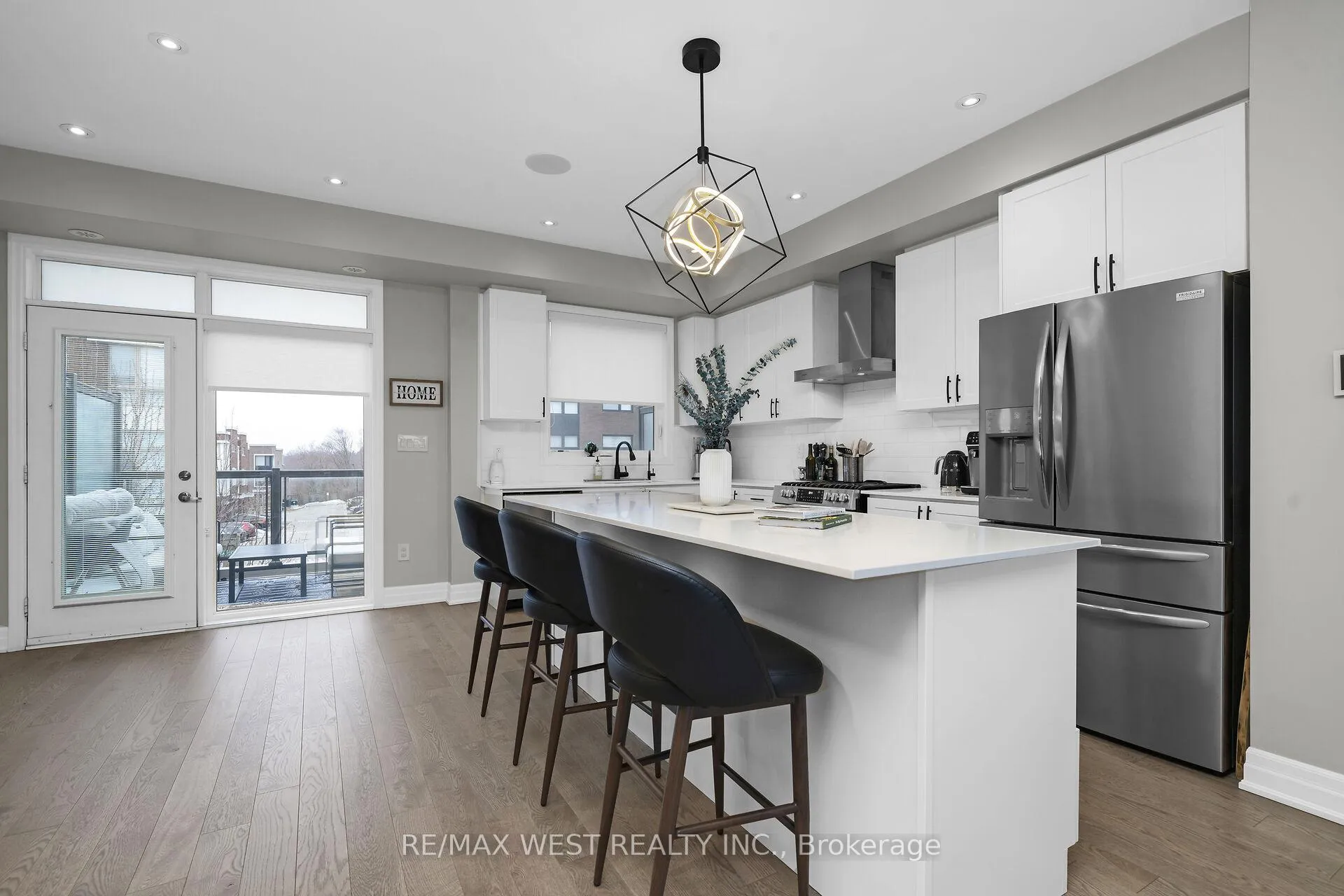 Photo 13 of 8208 Pine Valley Drive, Vaughan, East Woodbridge — HOMEH