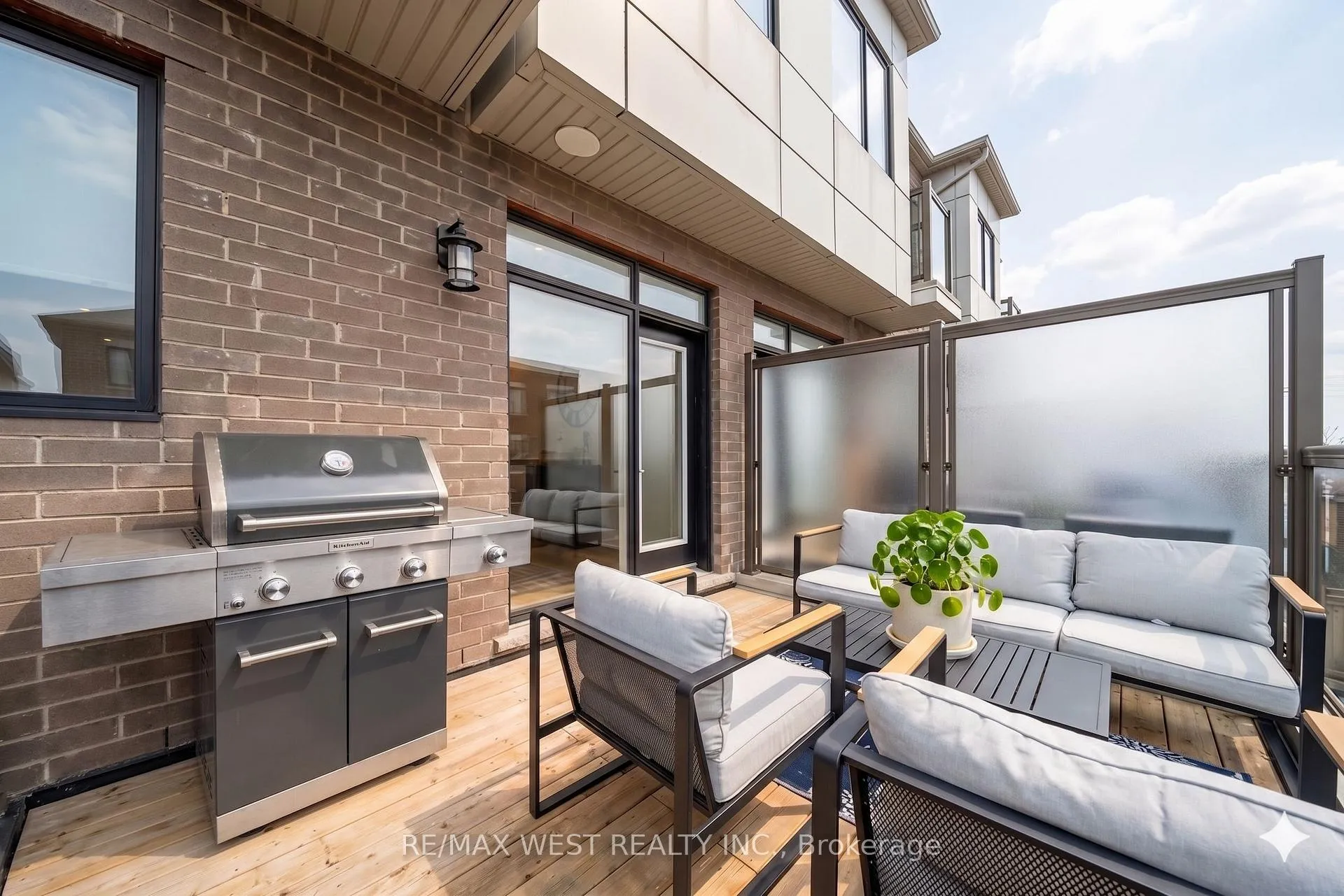 Photo 14 of 8208 Pine Valley Drive, Vaughan, East Woodbridge — HOMEH