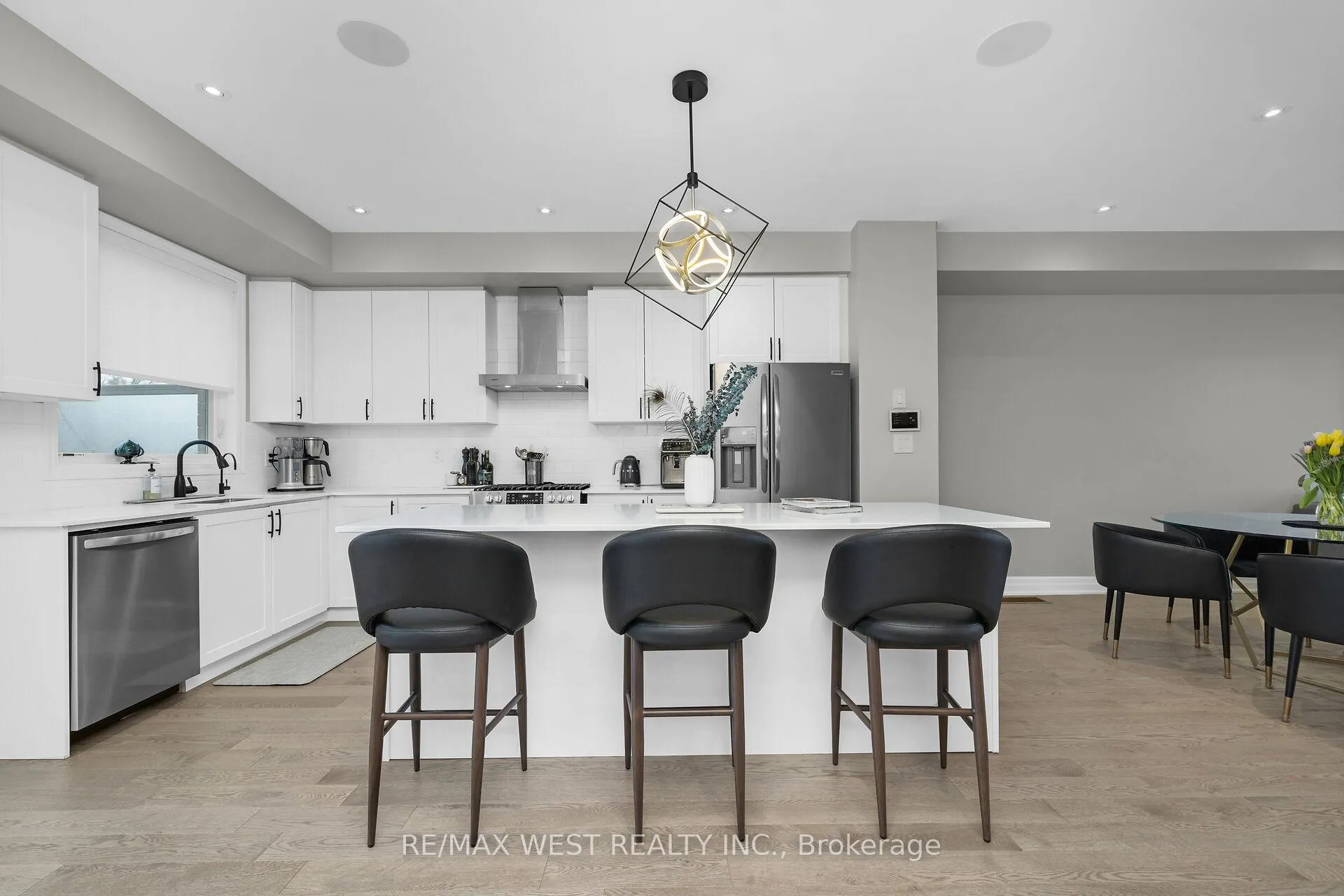 Photo 17 of 8208 Pine Valley Drive, Vaughan, East Woodbridge — HOMEH