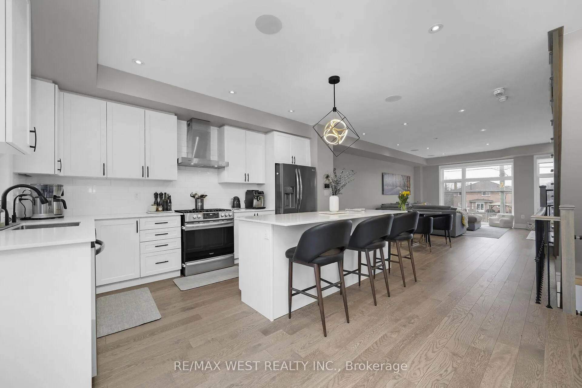 Photo 18 of 8208 Pine Valley Drive, Vaughan, East Woodbridge — HOMEH