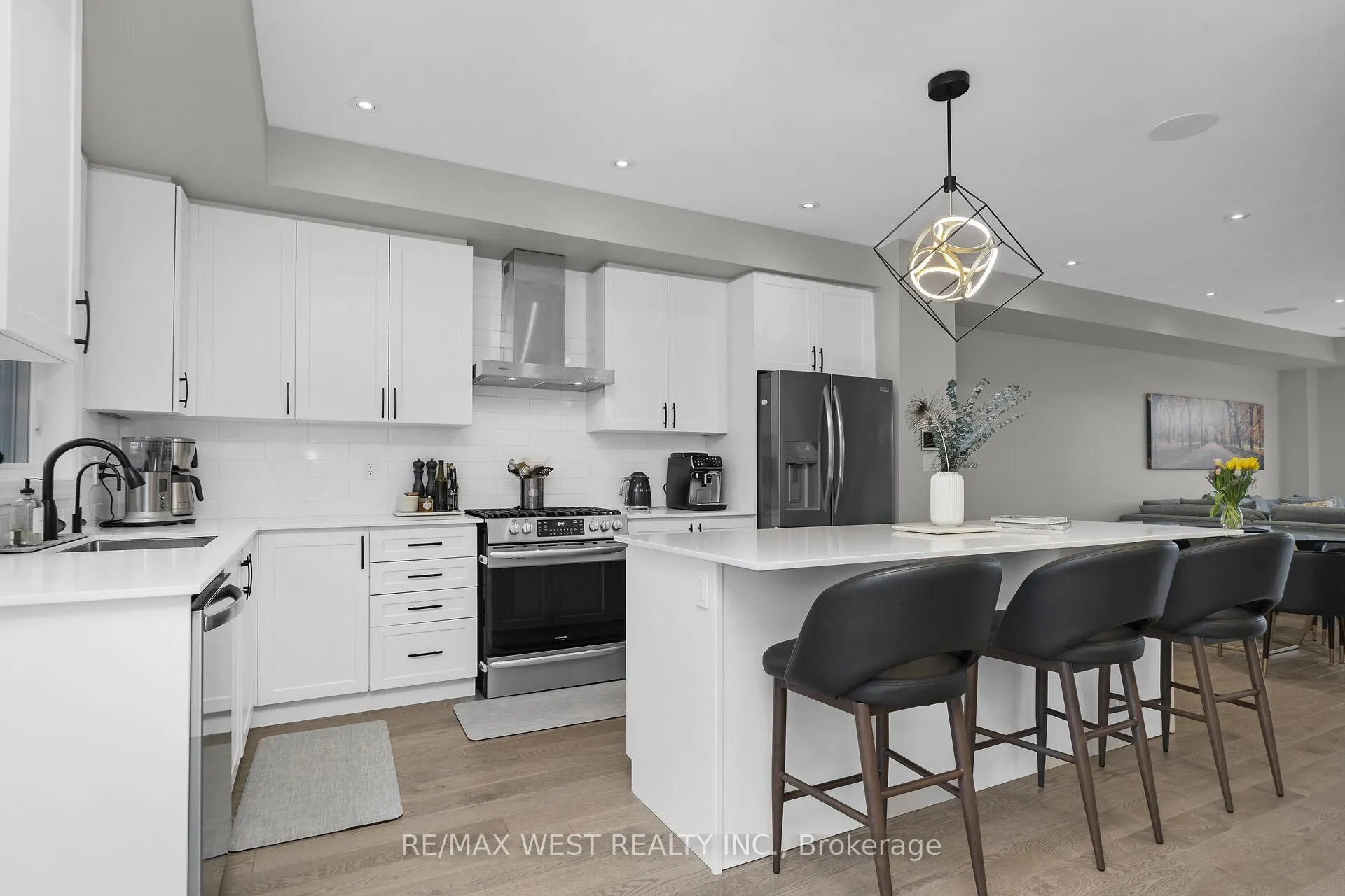 Photo 19 of 8208 Pine Valley Drive, Vaughan, East Woodbridge — HOMEH
