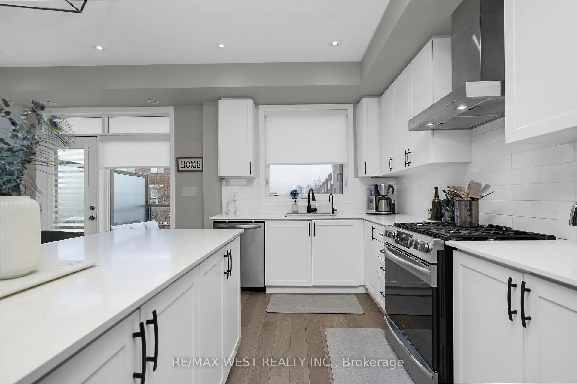 Photo 20 of 8208 Pine Valley Drive, Vaughan, East Woodbridge — HOMEH