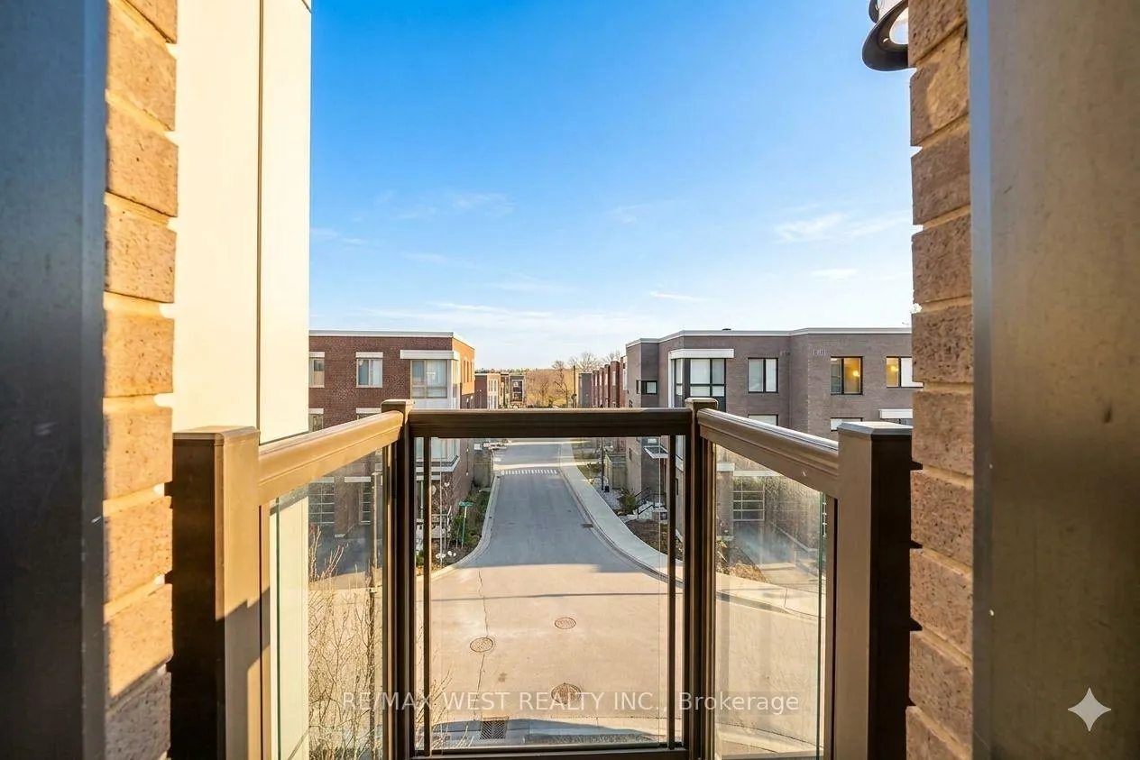 Photo 24 of 8208 Pine Valley Drive, Vaughan, East Woodbridge — HOMEH