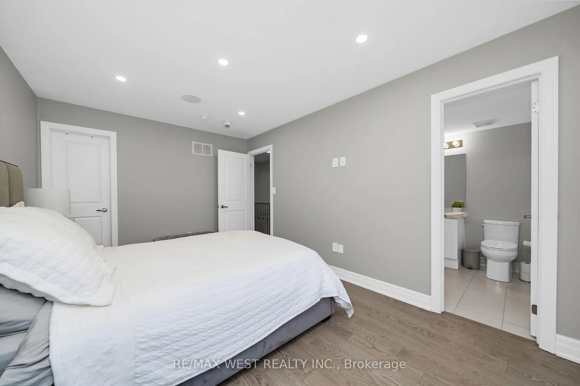 Photo 26 of 8208 Pine Valley Drive, Vaughan, East Woodbridge — HOMEH