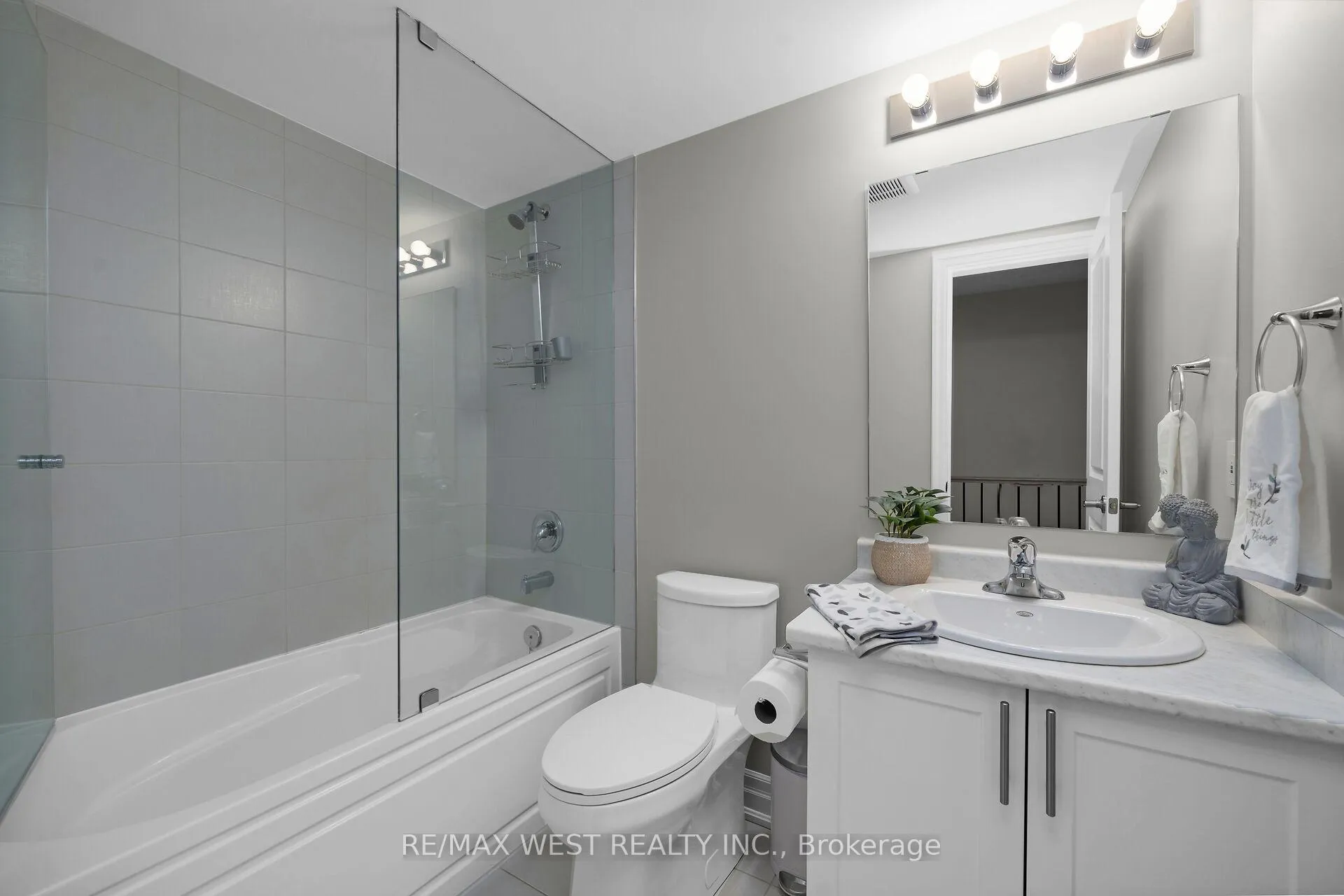Photo 34 of 8208 Pine Valley Drive, Vaughan, East Woodbridge — HOMEH