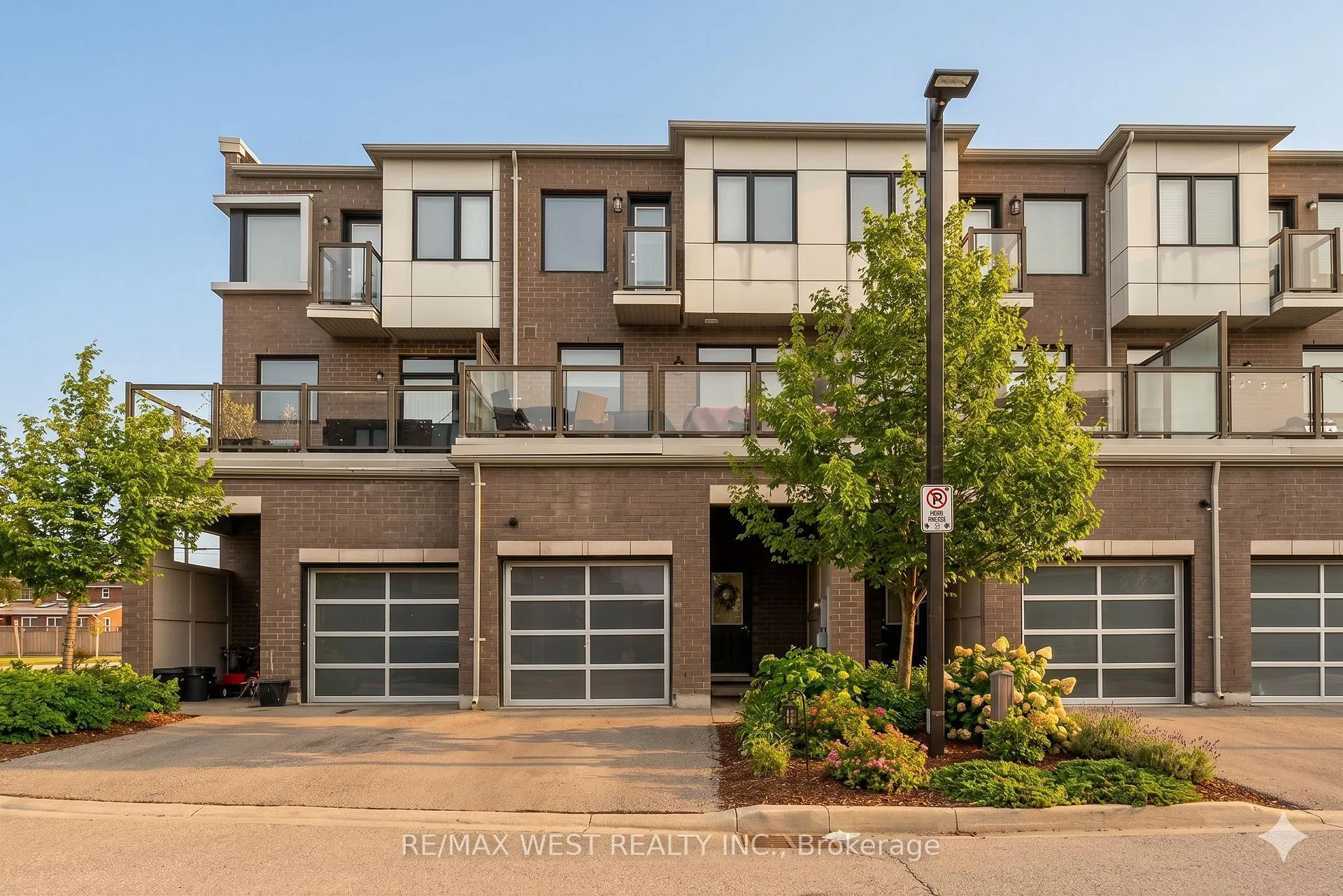 Photo 36 of 8208 Pine Valley Drive, Vaughan, East Woodbridge — HOMEH