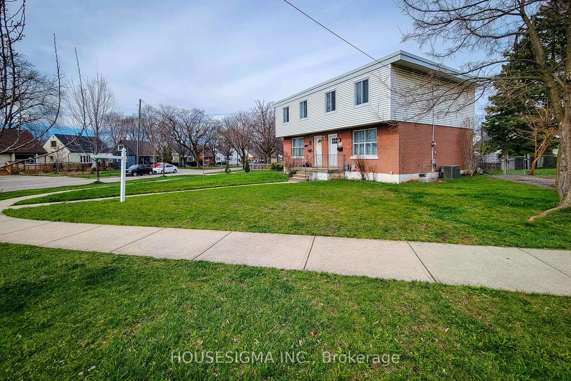 Photo 3 of 5 Martha Street, Hamilton, McQuesten — HOMEH