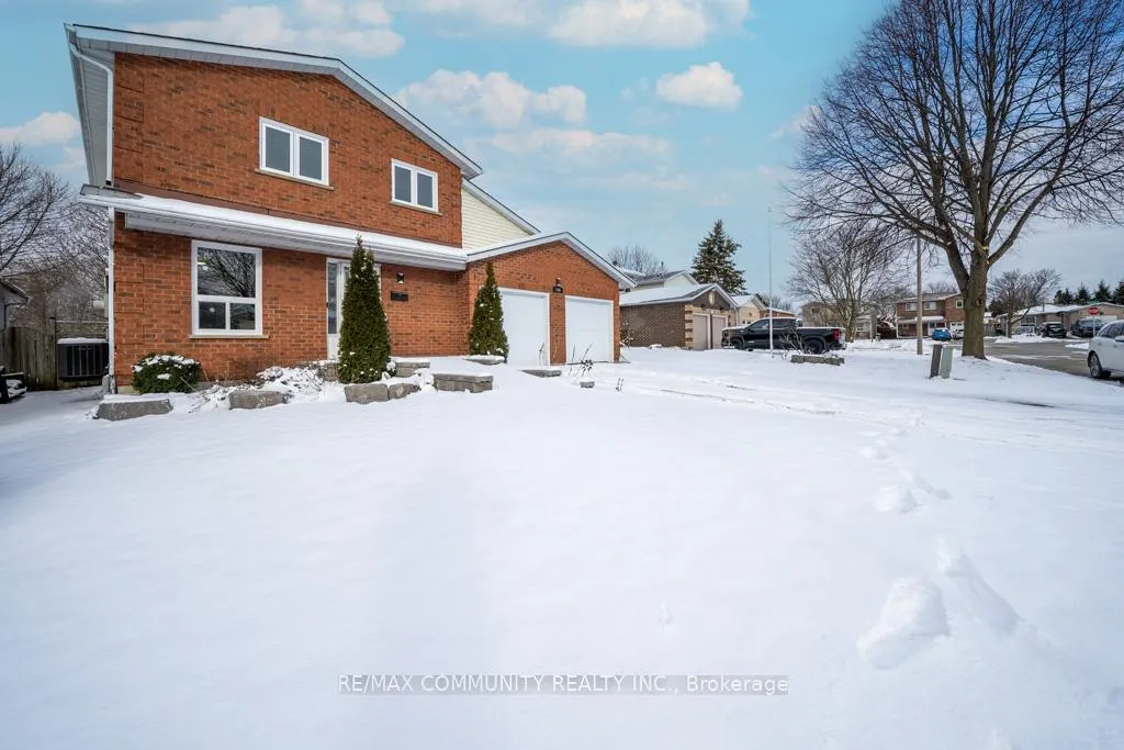 Photo 4 of 140 Orchard Heights Drive, Clarington, Newcastle — HOMEH