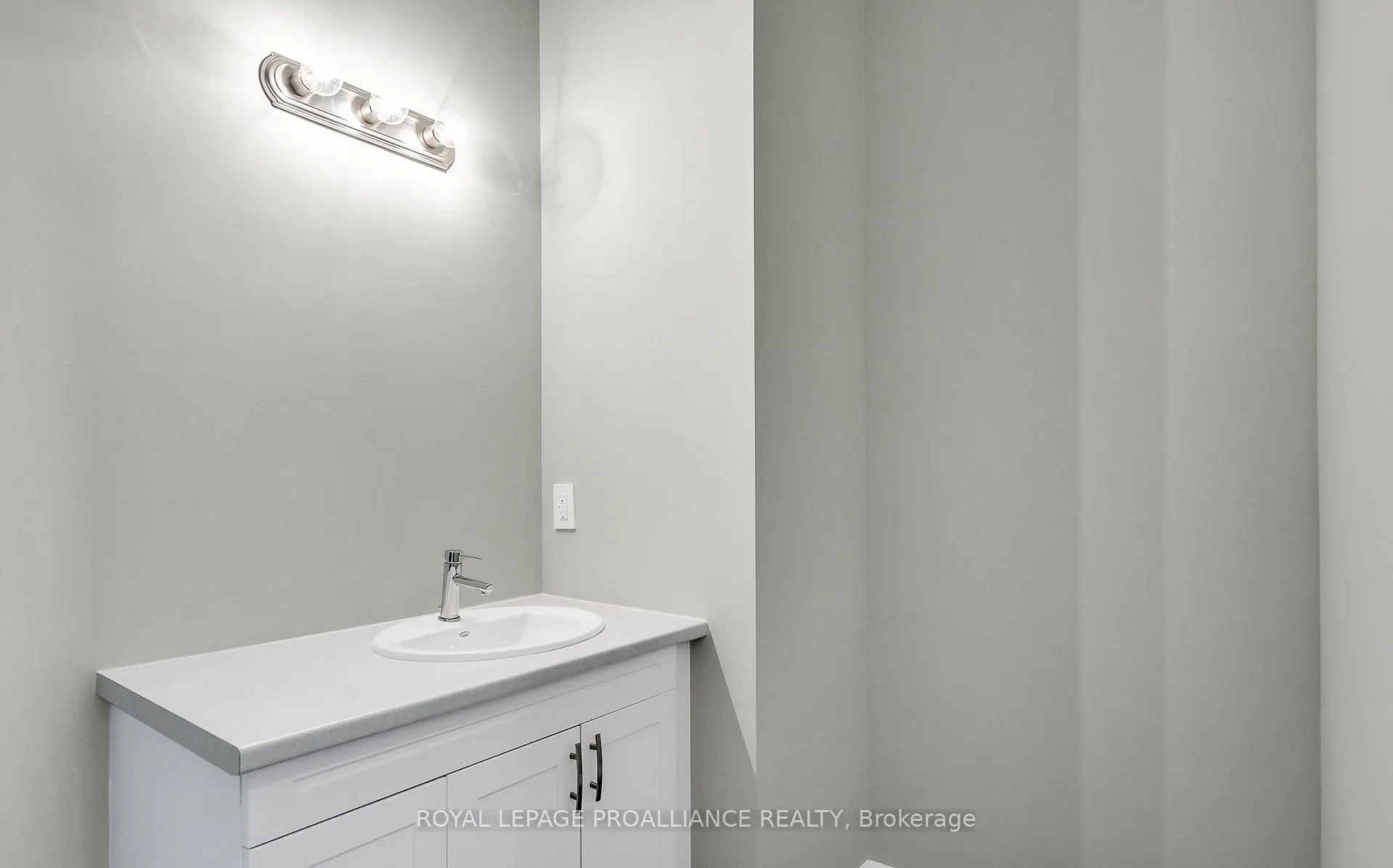 Photo 8 of 873 Charles Wilson Parkway, Cobourg — HOMEH