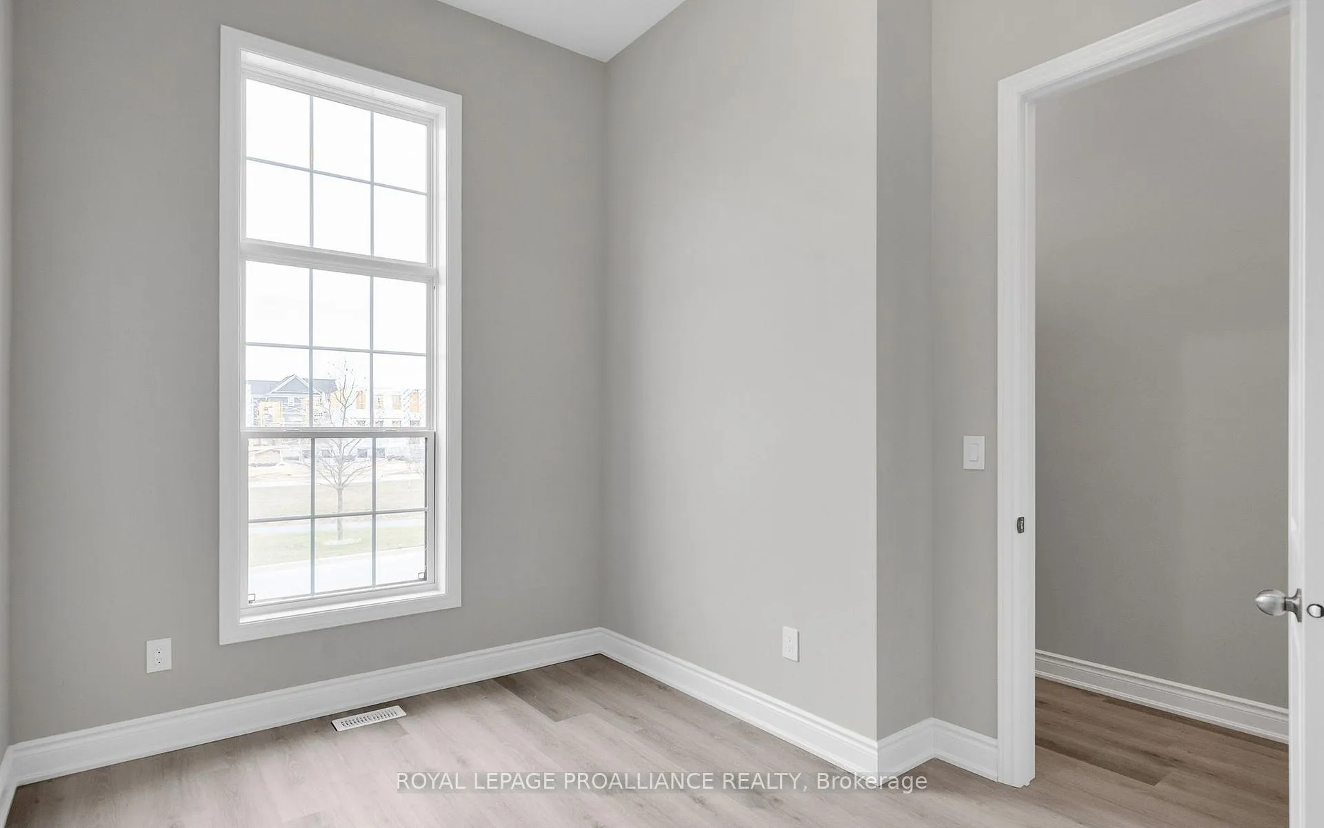 Photo 10 of 873 Charles Wilson Parkway, Cobourg — HOMEH