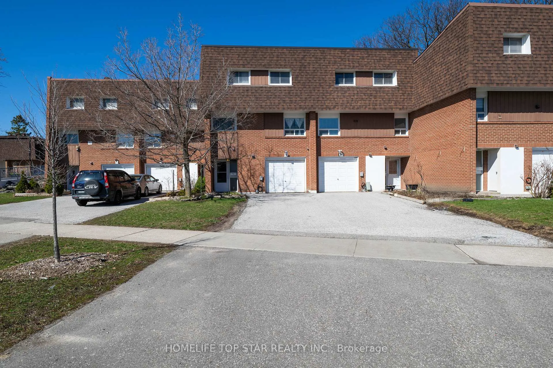 Front of Unit 33, 452 Silverstone Drive
