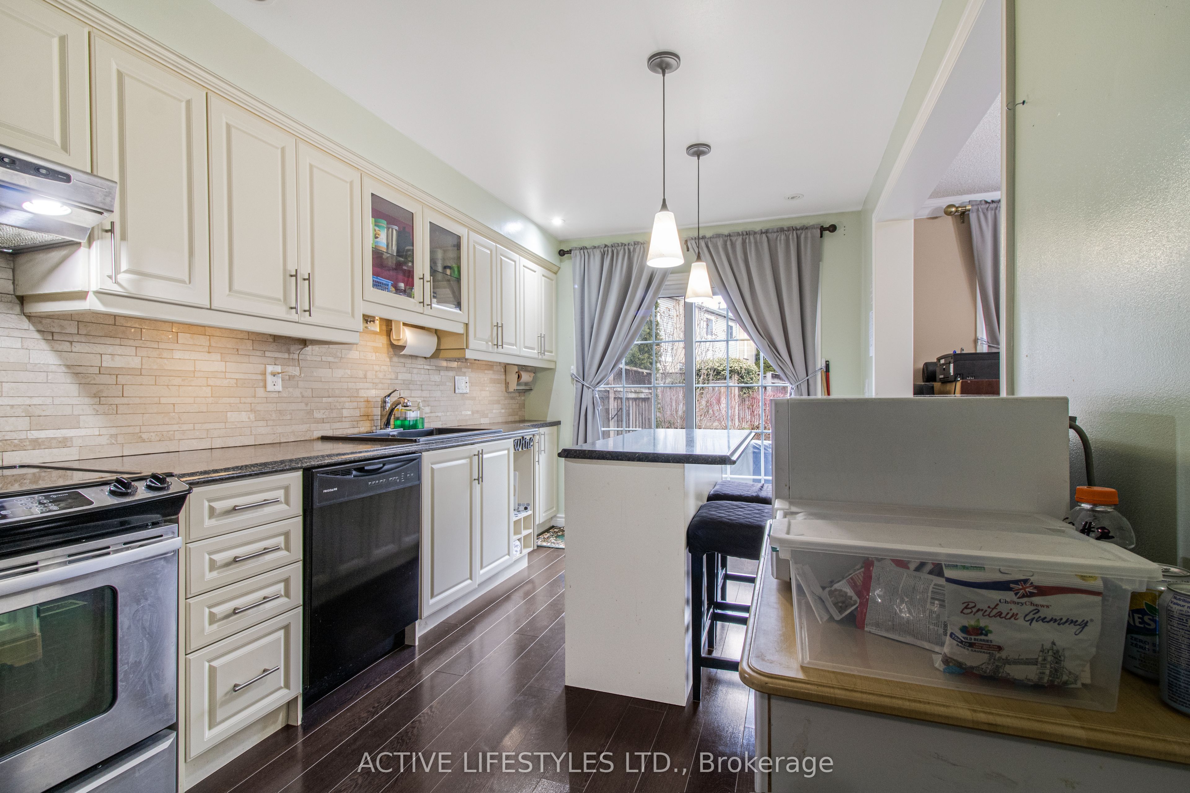 Photo 4 of Unit 59, 10 Hartnell Square, Brampton, Central Park — HOMEH