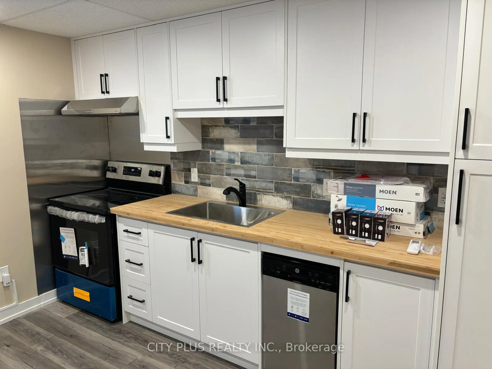 Photo 3 of Unit Studio, 1922 Queen Street, Toronto, The Beaches — HOMEH