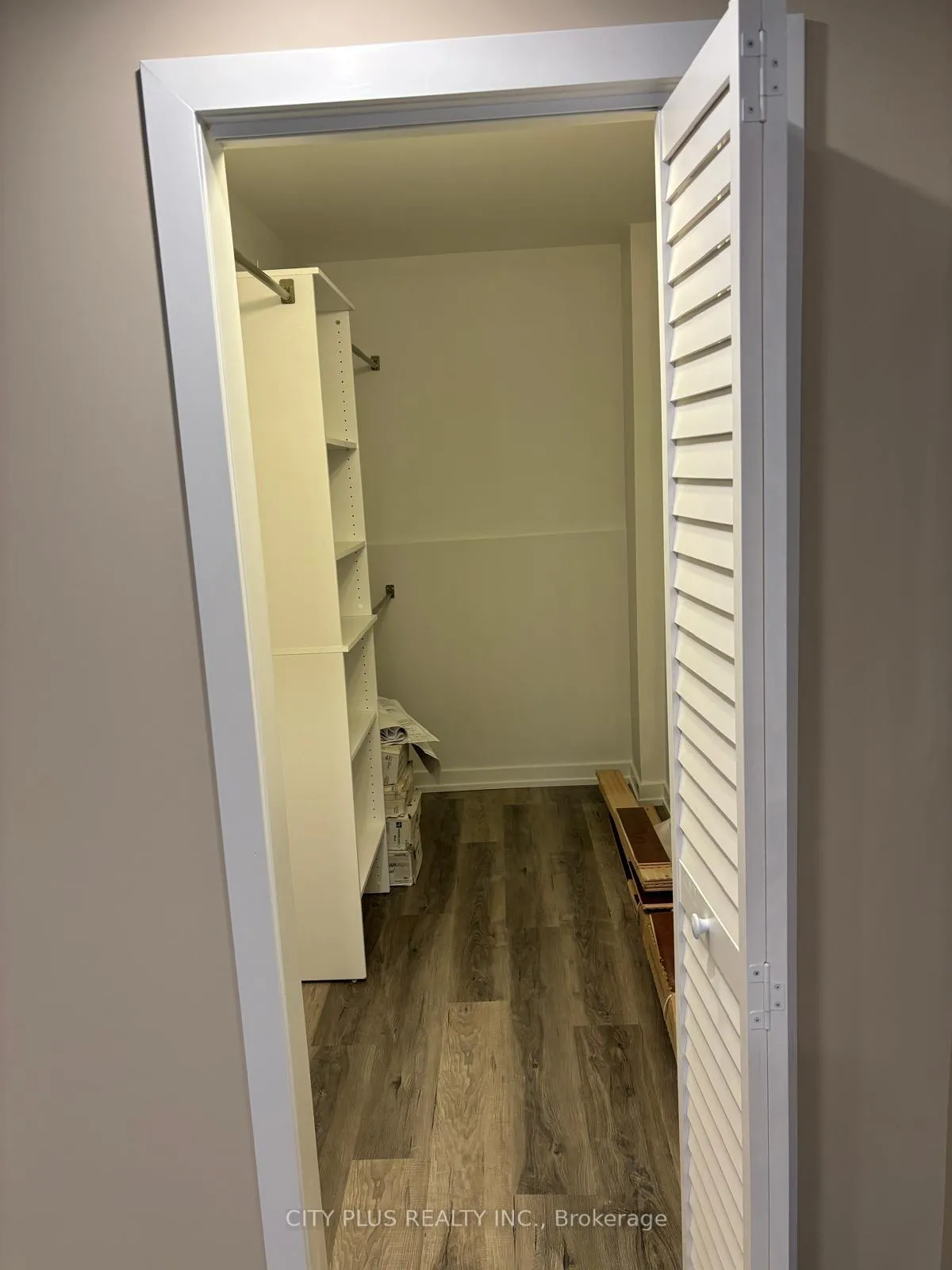 Photo 7 of Unit Studio, 1922 Queen Street, Toronto, The Beaches — HOMEH