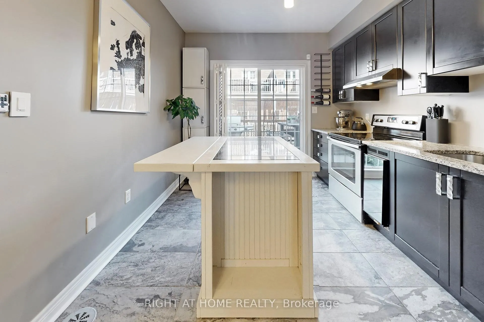 Photo 15 of 33 Brockville Street, Toronto, East End-Danforth — HOMEH