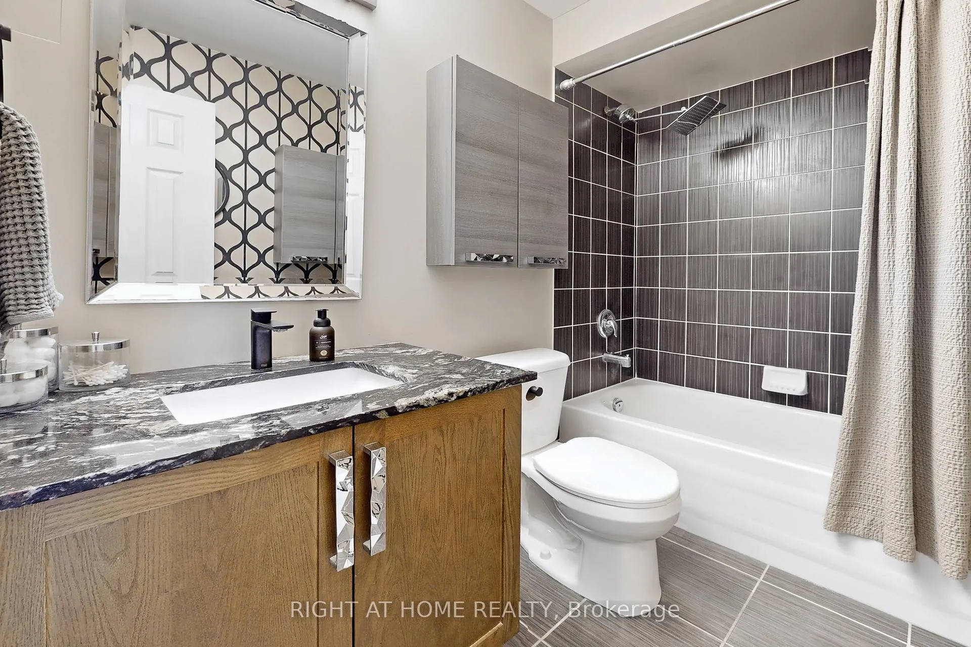 Photo 27 of 33 Brockville Street, Toronto, East End-Danforth — HOMEH