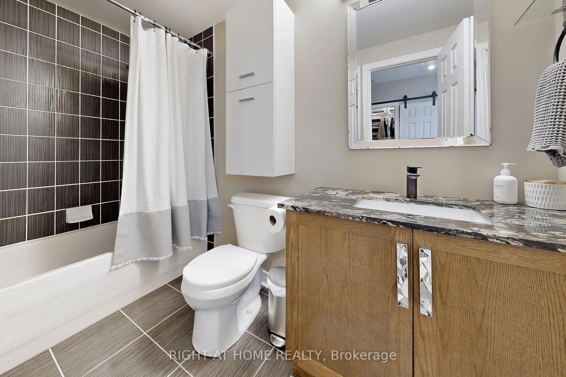 Photo 32 of 33 Brockville Street, Toronto, East End-Danforth — HOMEH