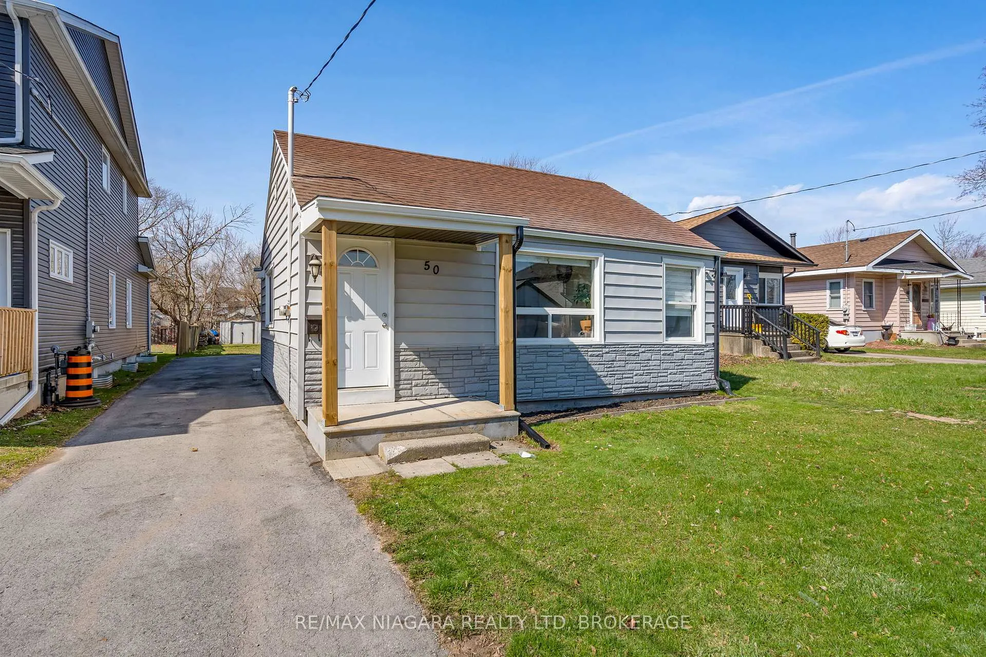 Photo 2 of 50 Merigold Street, St. Catharines, Western Hill — HOMEH