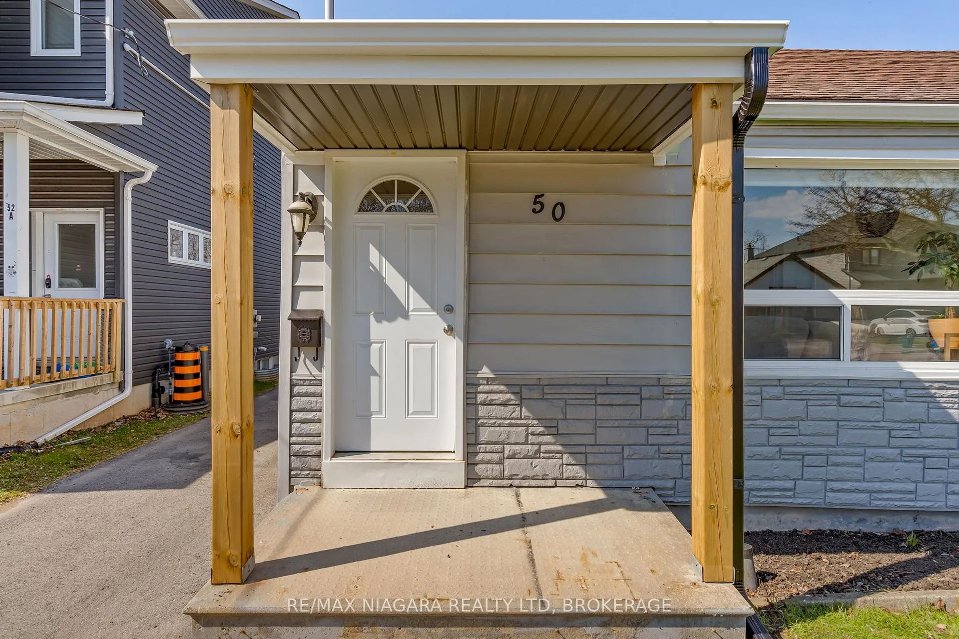 Photo 3 of 50 Merigold Street, St. Catharines, Western Hill — HOMEH