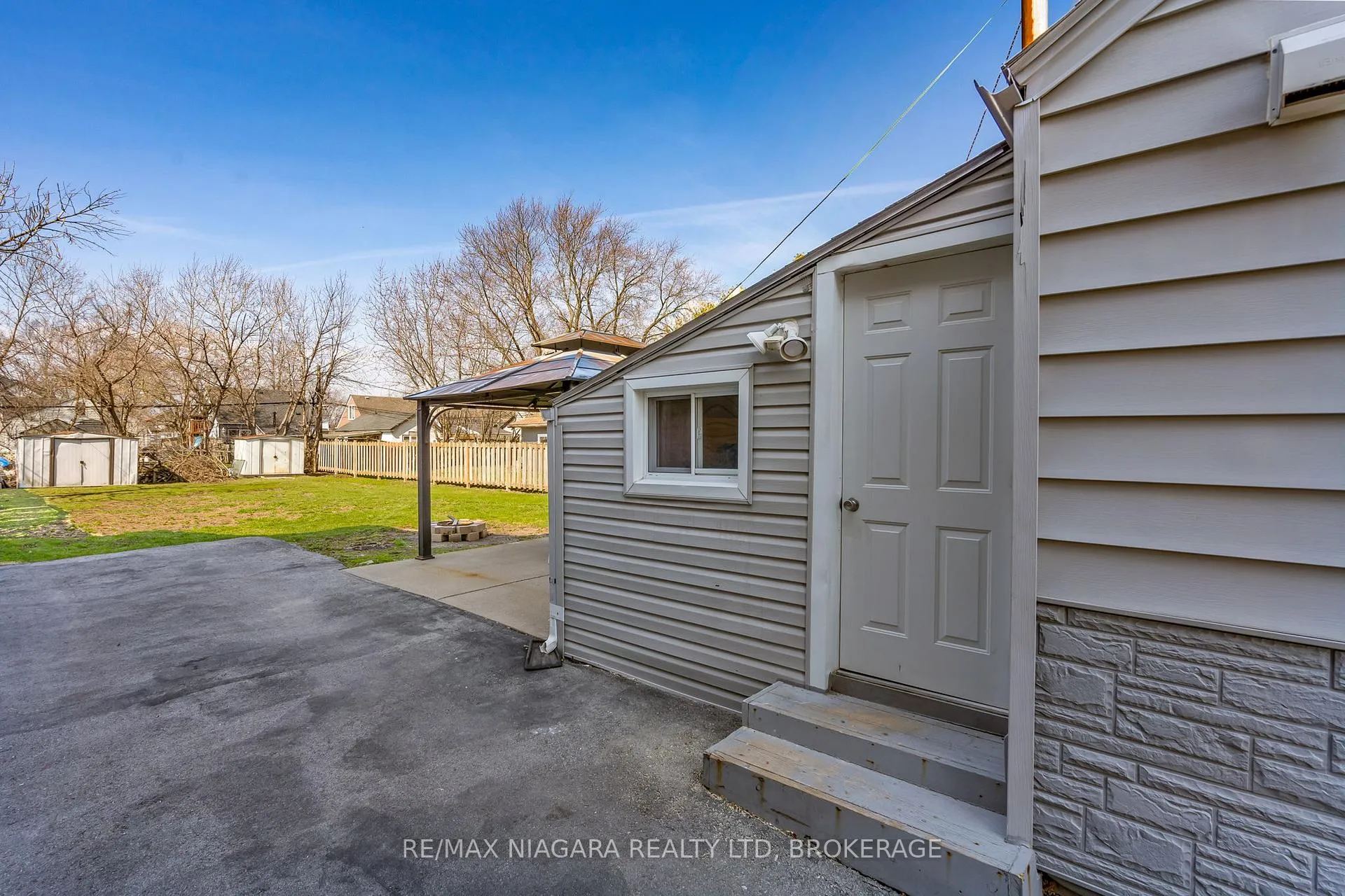 Photo 4 of 50 Merigold Street, St. Catharines, Western Hill — HOMEH