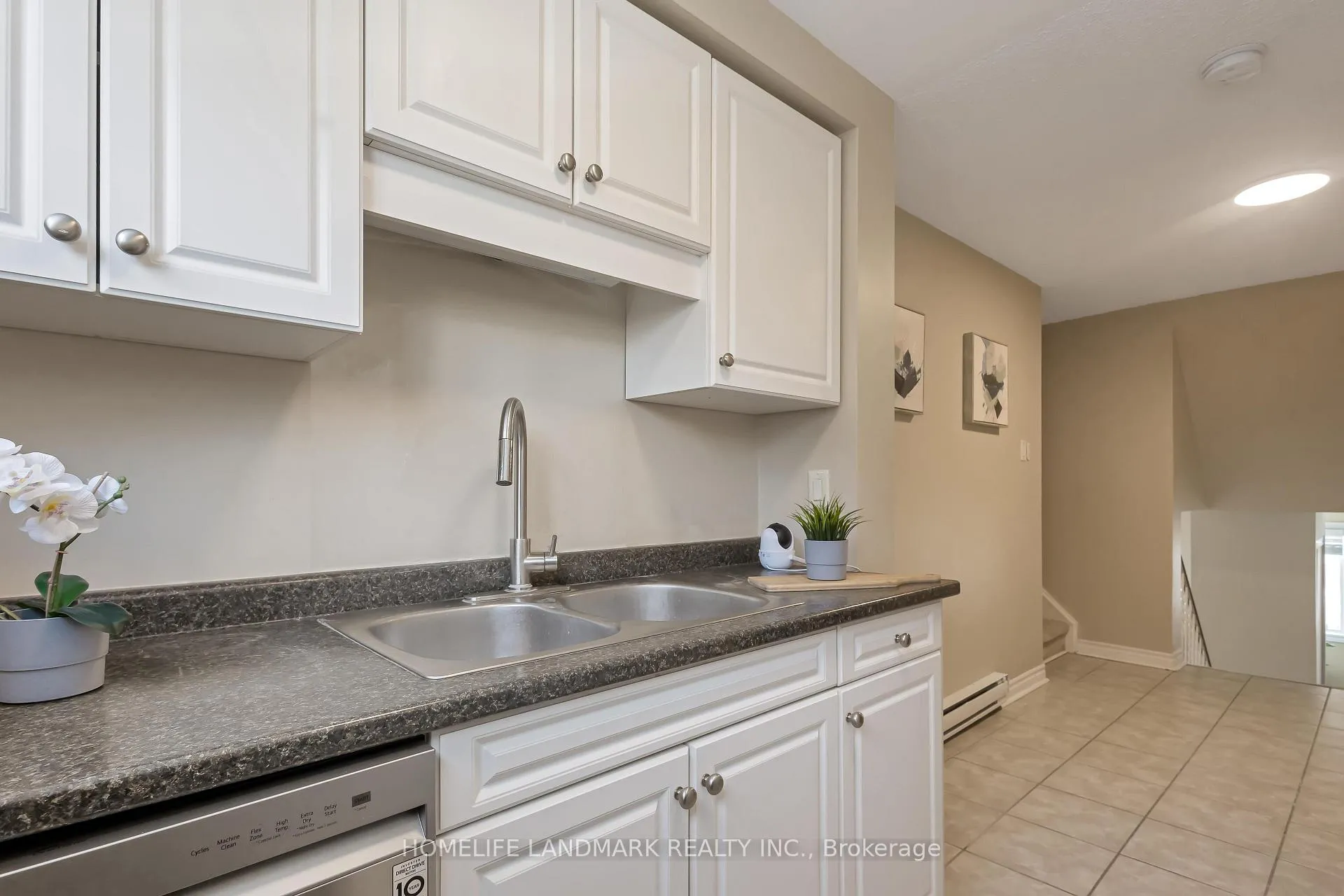 Photo 16 of Unit 28, 35 Breckenridge Drive, Kitchener — HOMEH