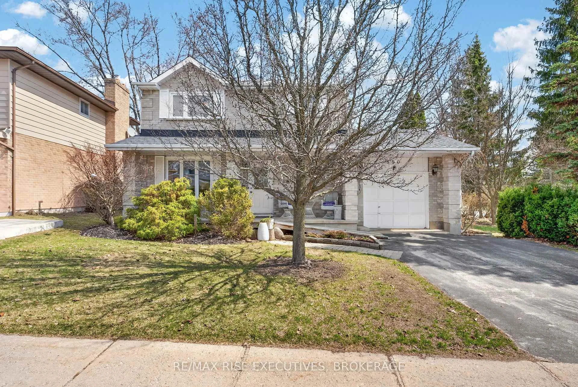 Photo 2 of 880 Lancaster Drive, Kingston, North of Taylor-Kidd Blvd — HOMEH