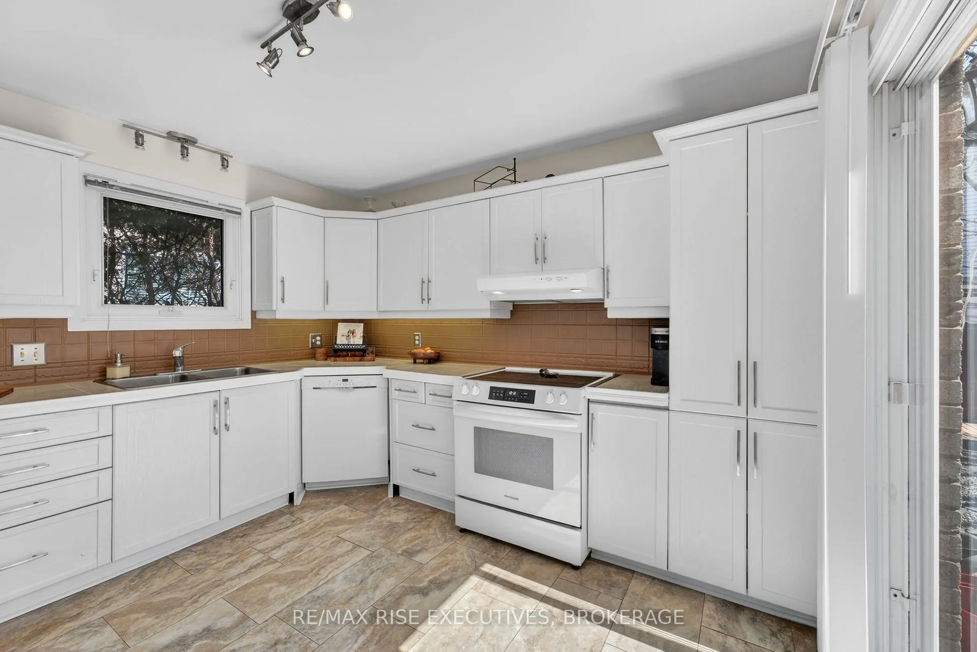 Photo 15 of 880 Lancaster Drive, Kingston, North of Taylor-Kidd Blvd — HOMEH