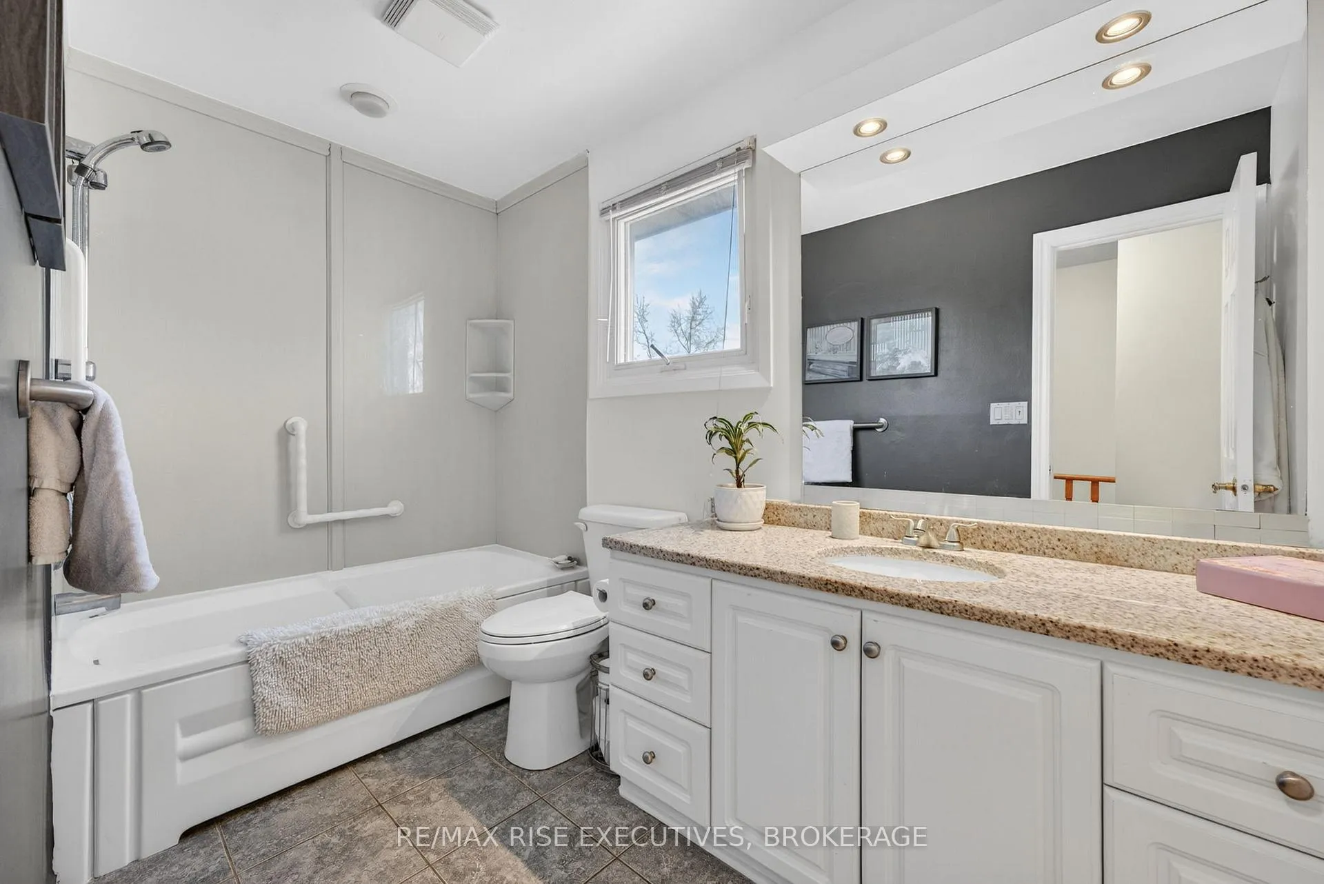 Photo 21 of 880 Lancaster Drive, Kingston, North of Taylor-Kidd Blvd — HOMEH
