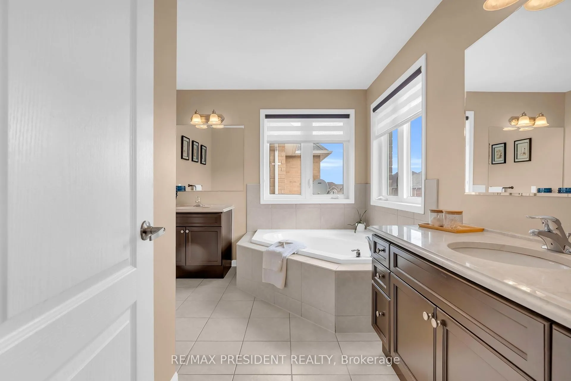 Photo 32 of 306 Pringle Avenue, Milton, Scott — HOMEH