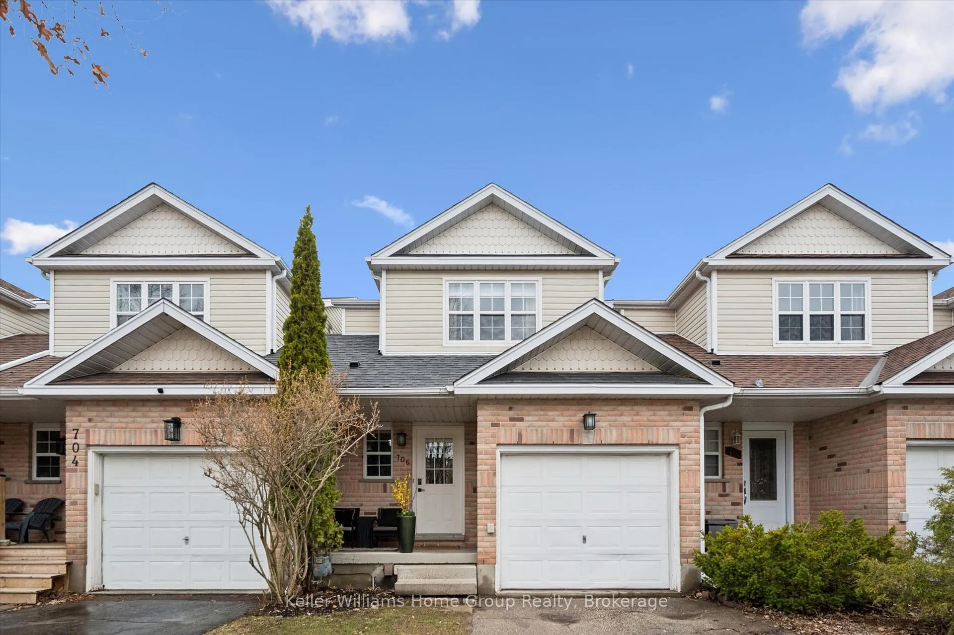 Photo 1 of 706 Denny Gate, Centre Wellington, Fergus — HOMEH