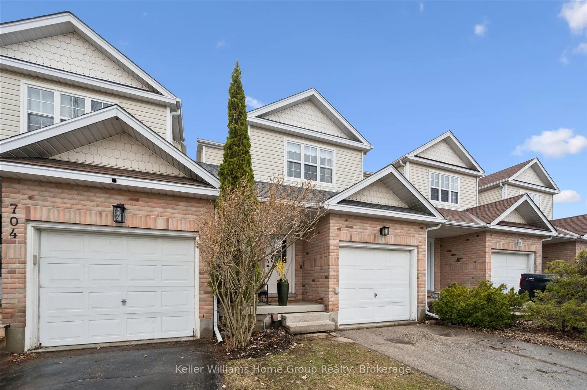 Photo 3 of 706 Denny Gate, Centre Wellington, Fergus — HOMEH