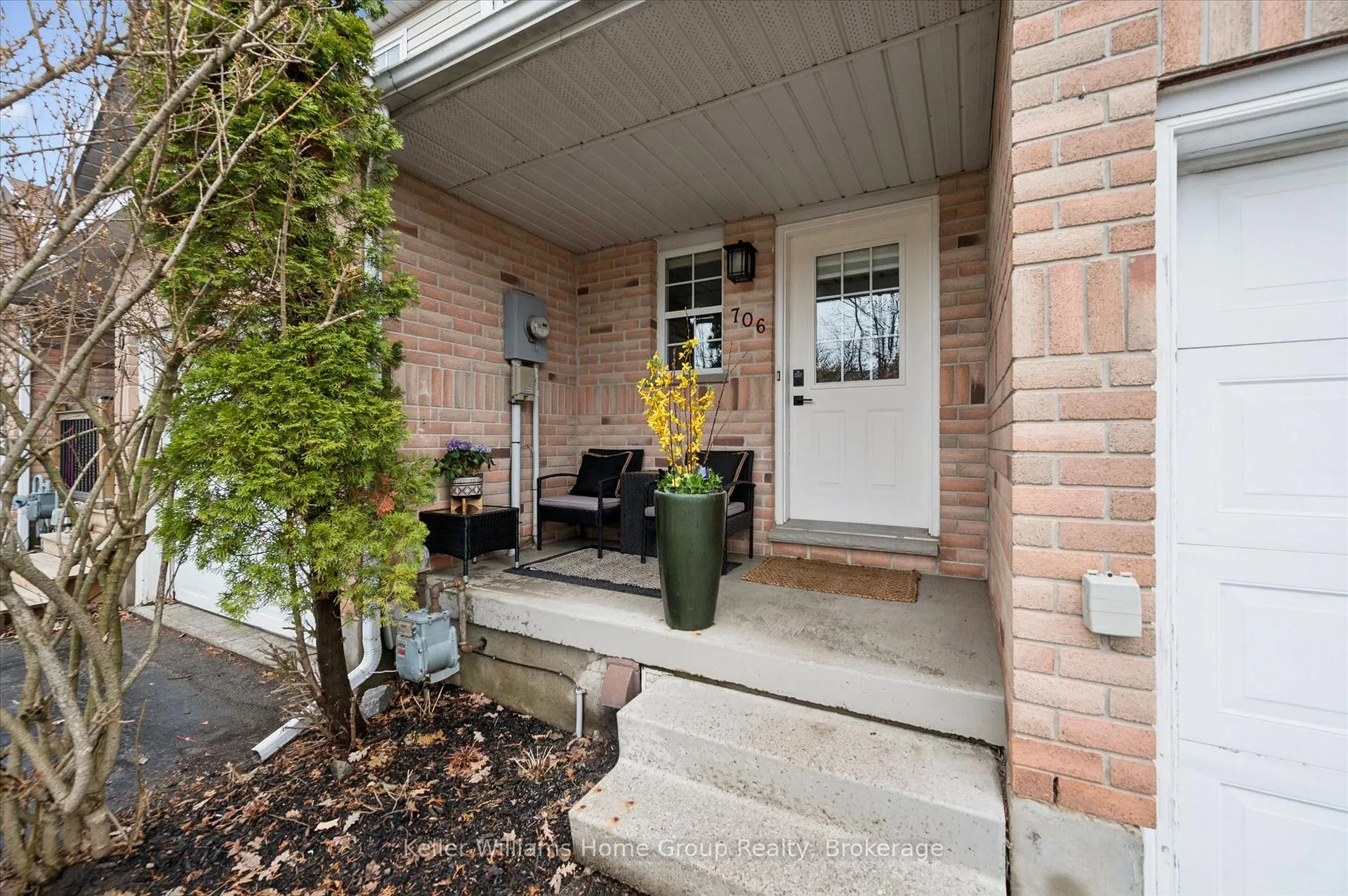 Photo 4 of 706 Denny Gate, Centre Wellington, Fergus — HOMEH