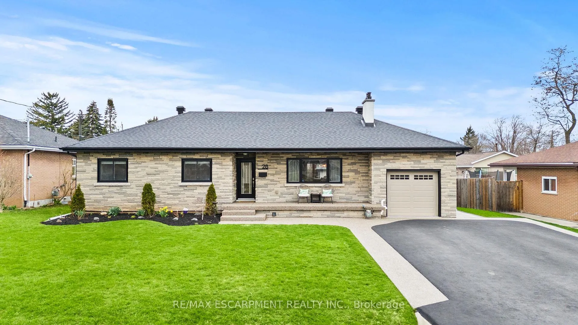 Photo 1 of 28 Bonita Drive, Hamilton, Stoney Creek — HOMEH