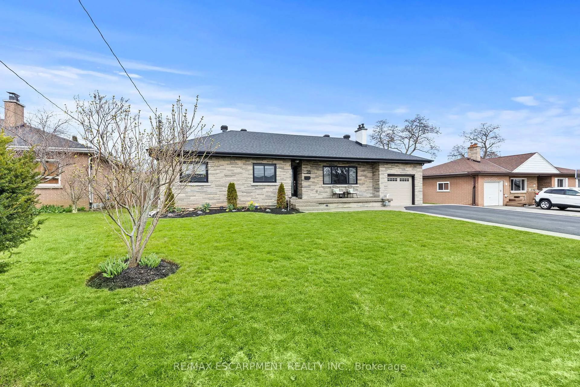 Photo 5 of 28 Bonita Drive, Hamilton, Stoney Creek — HOMEH