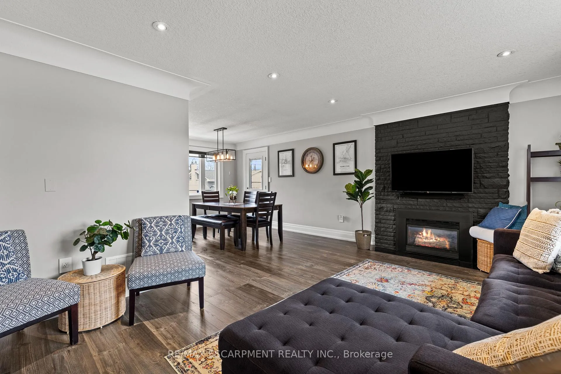 Photo 10 of 28 Bonita Drive, Hamilton, Stoney Creek — HOMEH